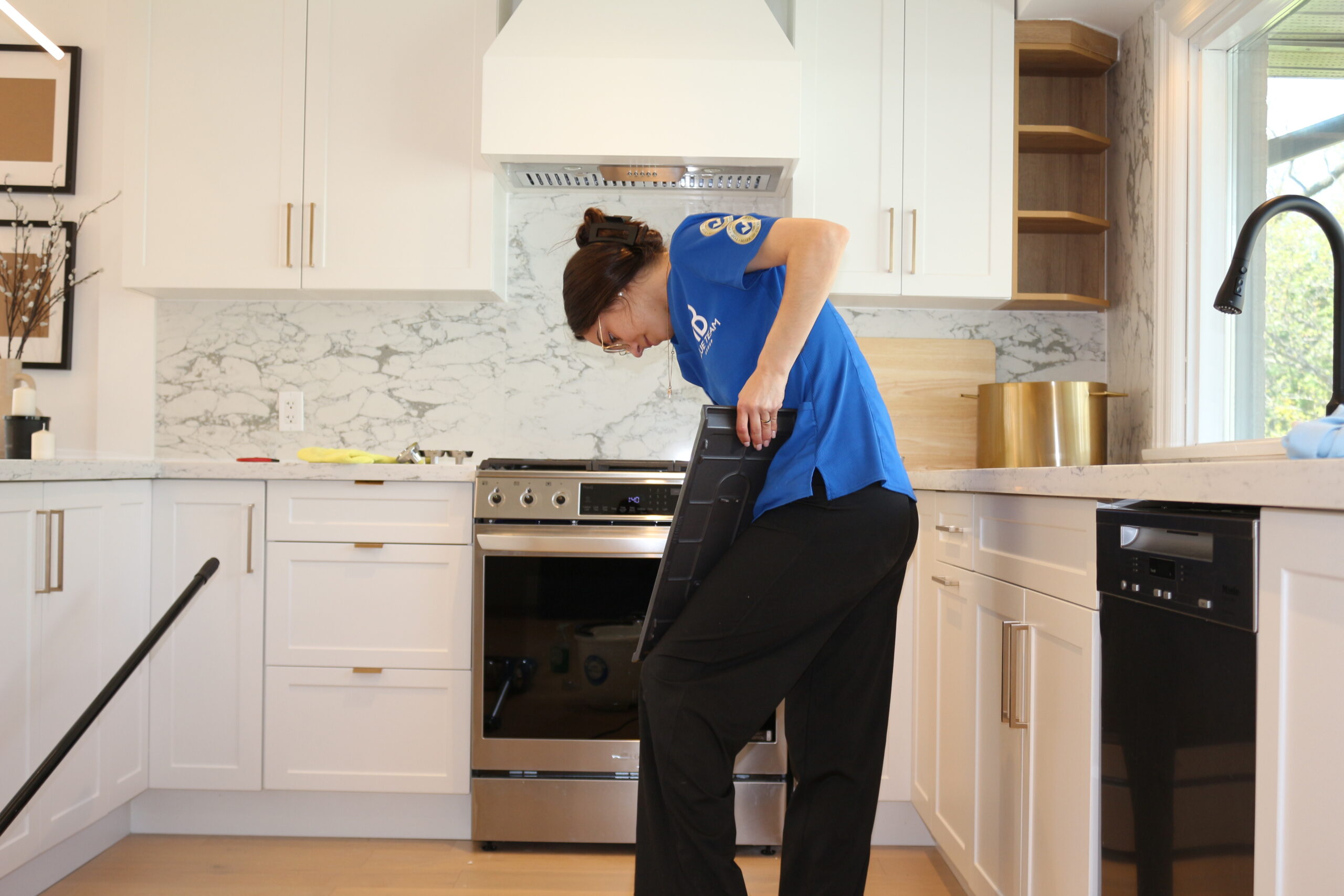 Quick Cleaning Hacks for Busy People